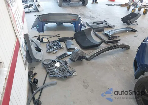 2026 Tesla Model Y Long Range Dual Motor All-Wheel Drive z USA, uszkodzony, nr VIN 7SAYGDEDXTA427709